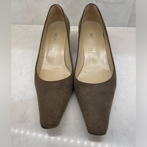 Shoes - EUC Bruno Magli Taupe Suede 1.75” Heels.